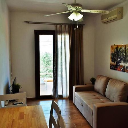 Meltemi Appartment Патитири Екстериор снимка