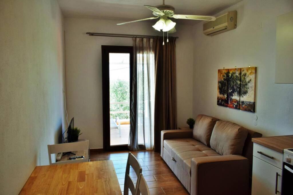 Meltemi Appartment Патитири Екстериор снимка